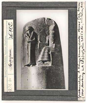 Vorschaubild Louvre. Gesetzesstele des Königs Hammurabi, oberer Teil, aus Susa Diasammlung